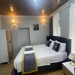 Lejlighedshotel Nefti Red *
