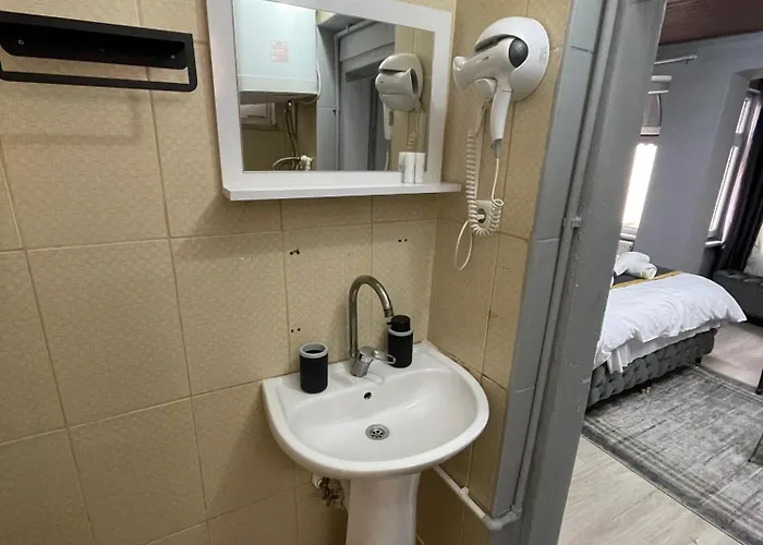 Apart Otel Nefti Red