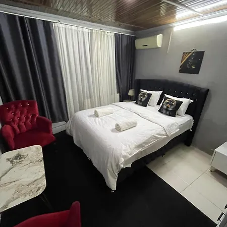 Nefti Red Apartmanhotel